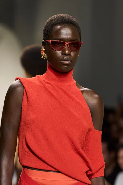 Look 80